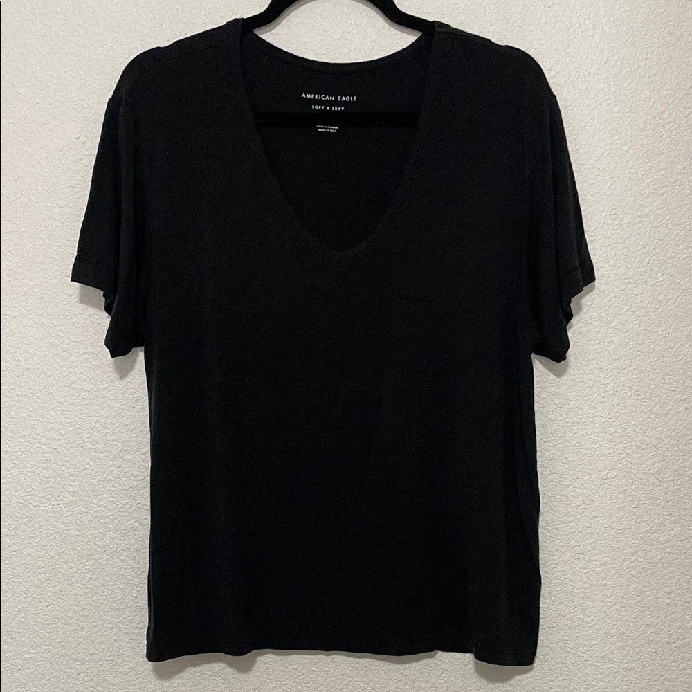 ‼️MOVING SALE‼️ American Eagle Basic Black T-Shirt